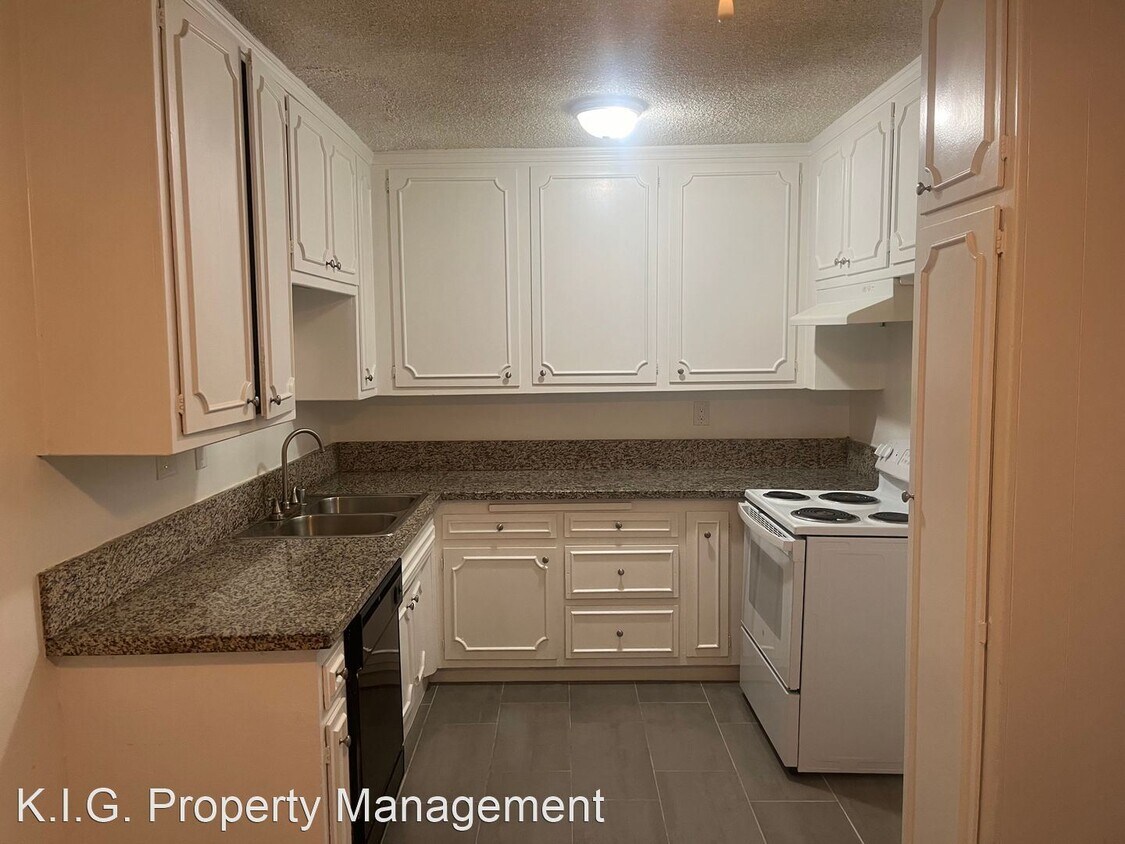Primary Photo - 1 br, 1 bath Apartment - 7356 Haskell Ave....