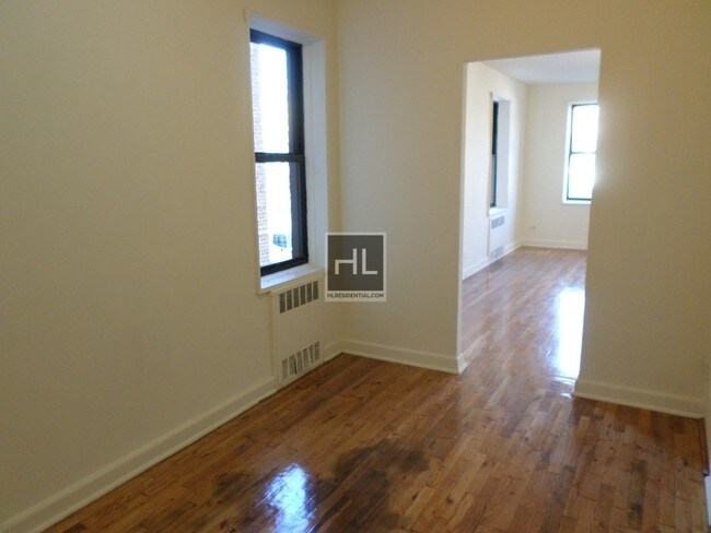 Building Photo - 37-10-37-76 76th St