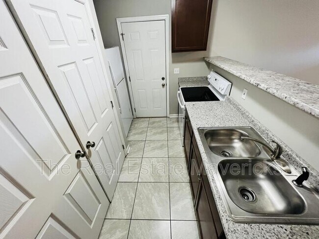 Foto del edificio - 311 N Holly St