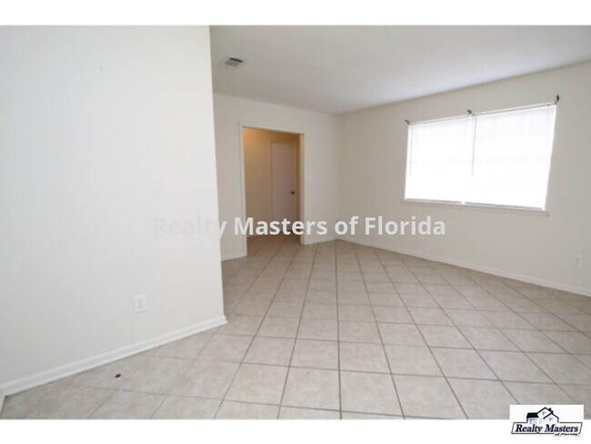 Building Photo - 1104 E Hernandez St
