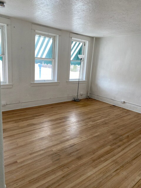 Foto del edificio - 580 E Clark St