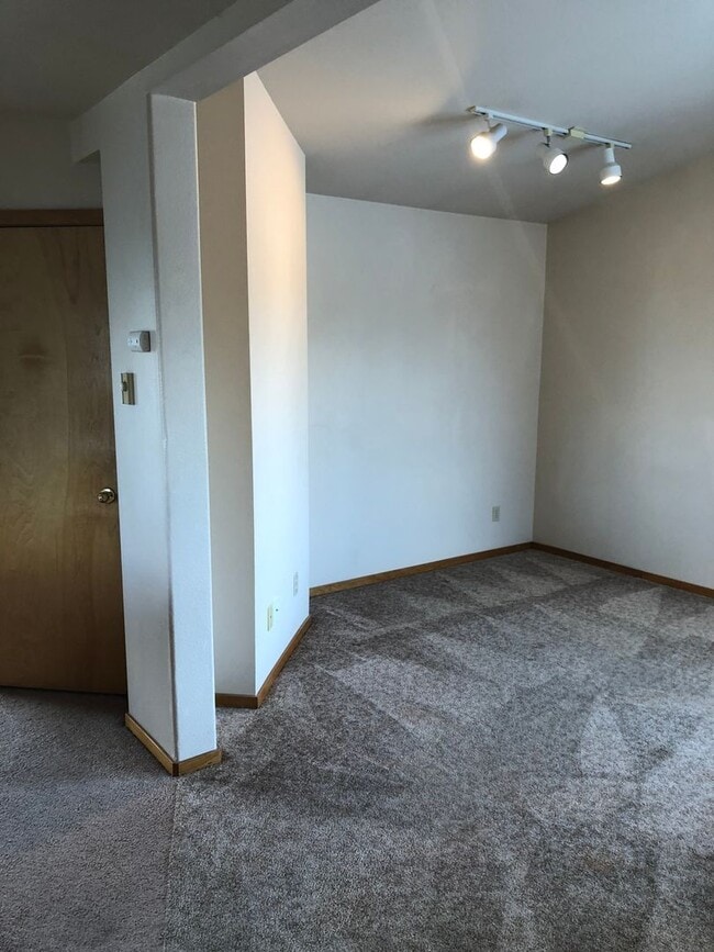 Building Photo - h1121