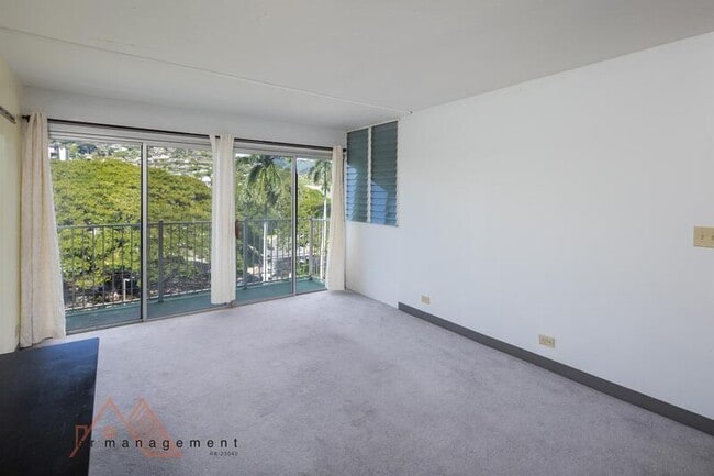 Building Photo - 1535 Punahou St