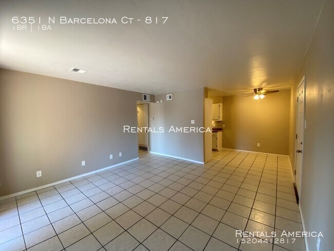 Building Photo - Newly Remodeled Condo on Oracle!