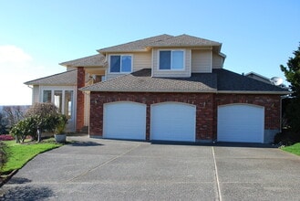 Building Photo - Beautiful views at this Marysville home