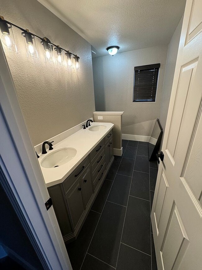 Building Photo - 5551 Barcelona Ct