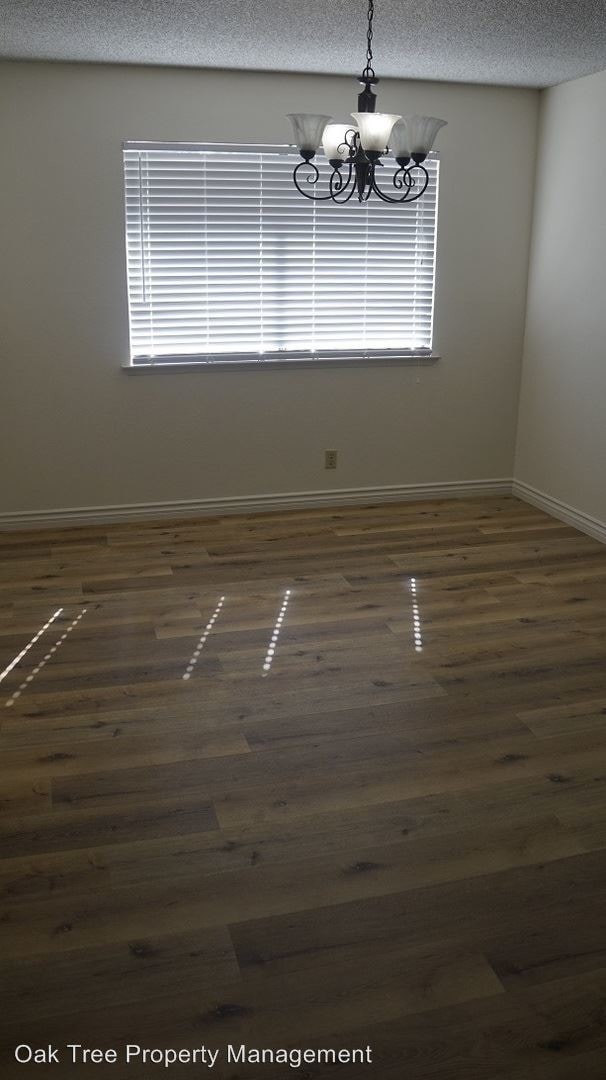 Building Photo - 4 br, 3 bath House - 762 W. Menlo Ave.