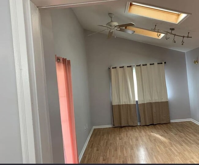 Building Photo - Redgate