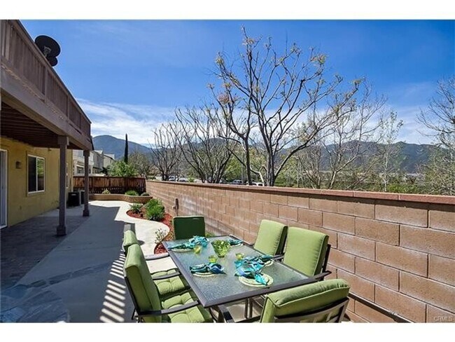 Building Photo - 5 Bed 3 Full Bath Corona Pool House