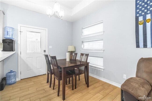 Foto del edificio - 3404 S Colt Ln
