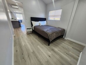 Building Photo - 6595 Oasis Ave