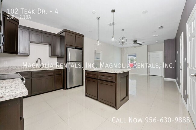 Foto del edificio - 2 Bed 2.5 Bed Townhouse in Edinburg