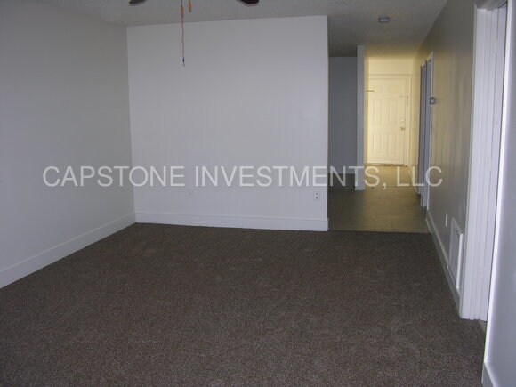 Foto del edificio - 349 Camden Ct NW