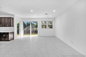 Building Photo - 6947 Pines Cir