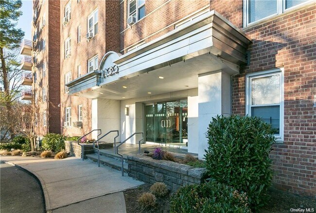 Foto del edificio - 1133 Midland Ave