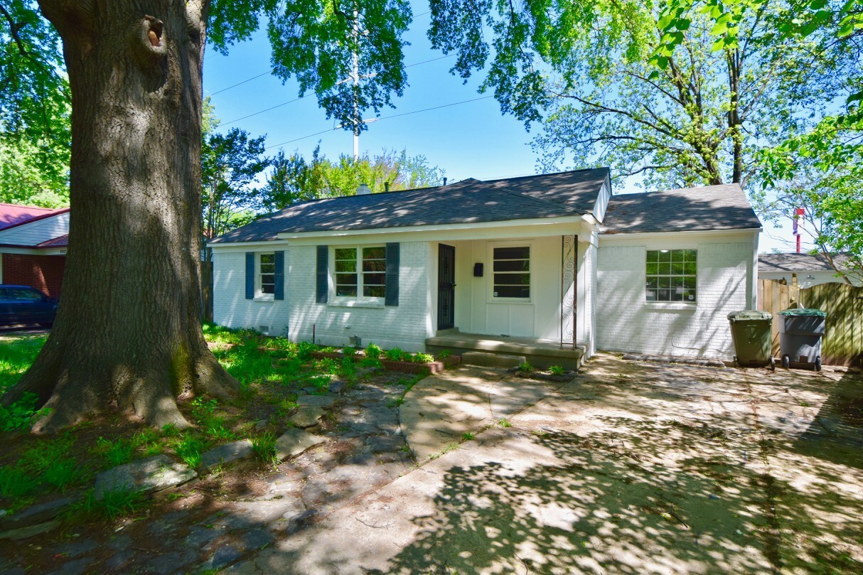 Primary Photo - Quaint 3 bed, 1.5 bath home with stainless...