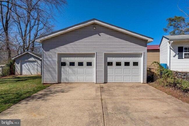 Foto del edificio - 104 Morton Ct