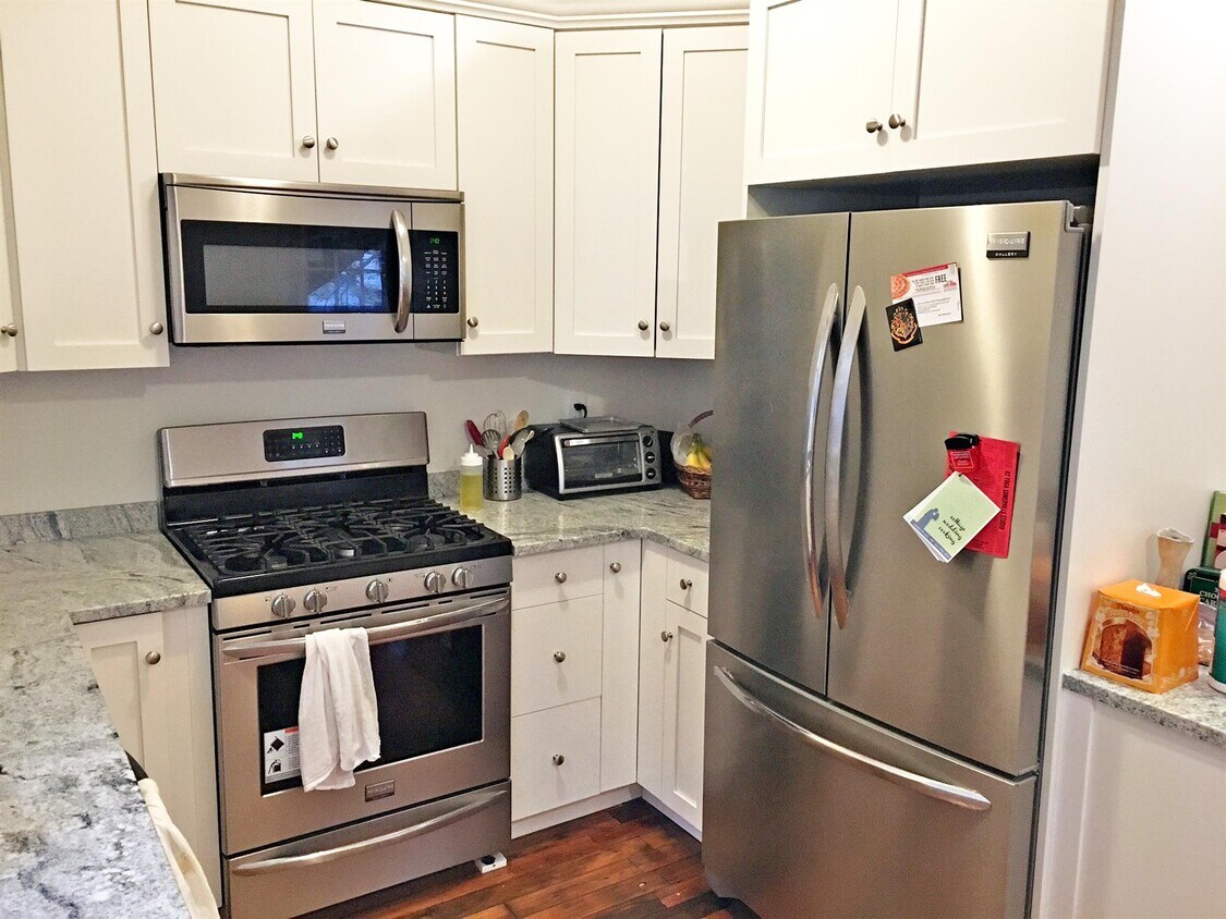 Primary Photo - 210 Summer St