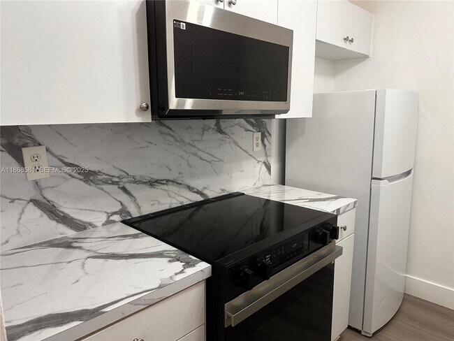 Foto del edificio - 7231 Miami Lakes Dr