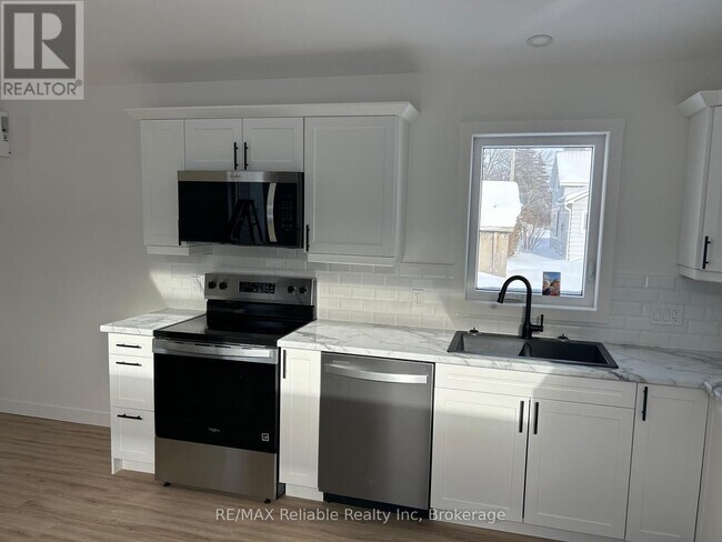 Photo du bâtiment - 30 Main St S