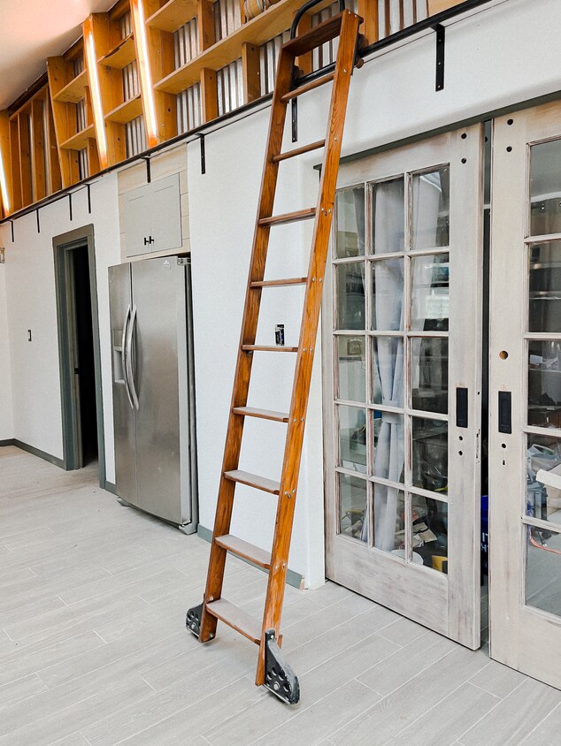 Rolling ladder and heated tile floors - 2616 E Union St