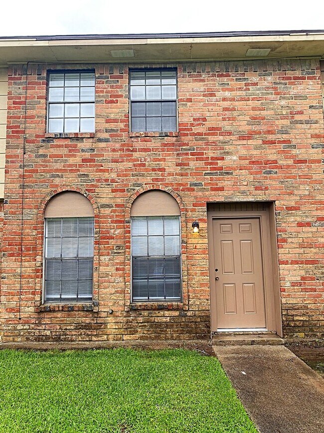 Building Photo - 2700 N 16th St