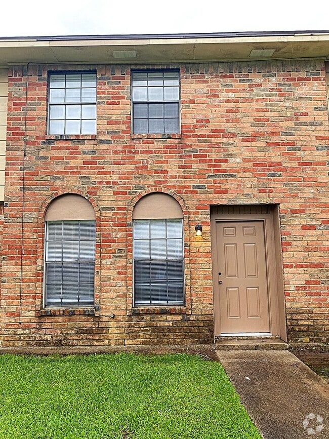 Building Photo - 2700 N 16th St