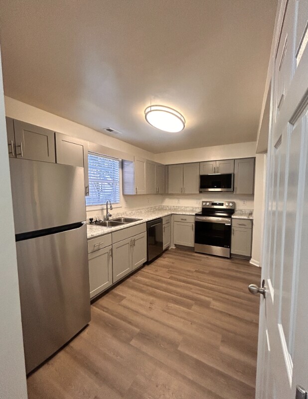 Foto del edificio - 1021 Fords Pointe Cir