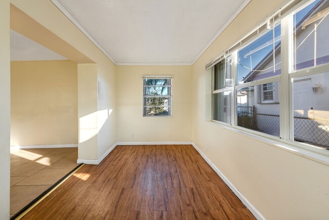 Building Photo - 1341 6th St