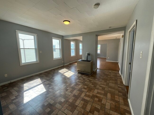 Building Photo - 82 Crapo St