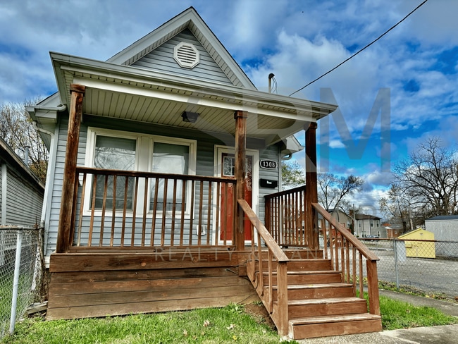 Large 3 bedroom/1.5 bath house in Downtown Louisville-Section 8 Accepted - Large 3 bedroom/1.5 bath house in Downtown Louisville-Section 8 Accepted