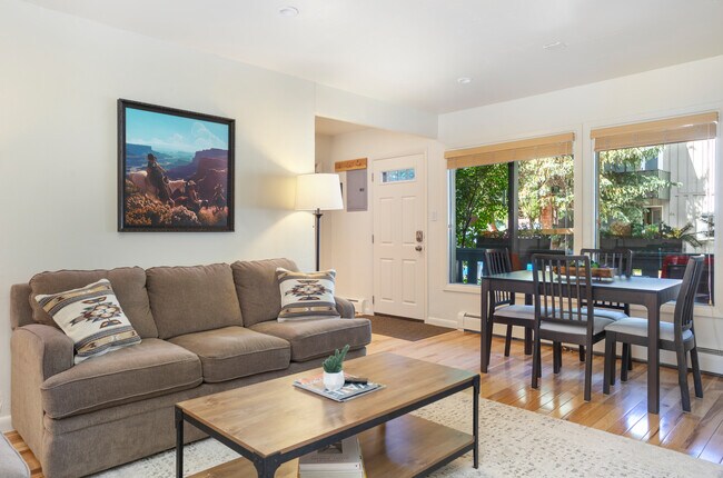 Foto del edificio - 909 Red Sandstone Rd