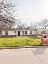 Building Photo - 110 Brewster St