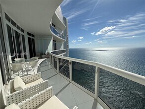 Building Photo - 15811 Collins Ave