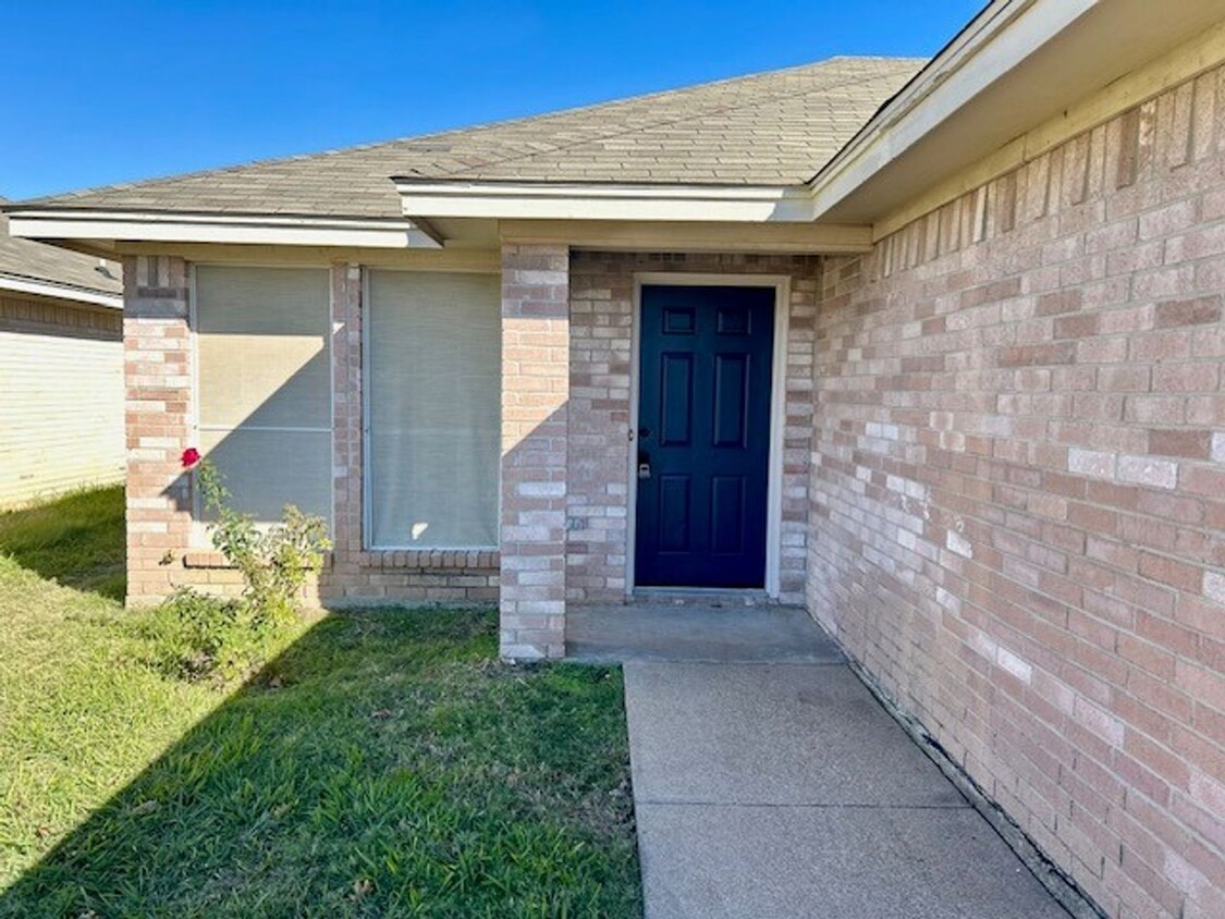 Primary Photo - Newly remodeled Duplex!