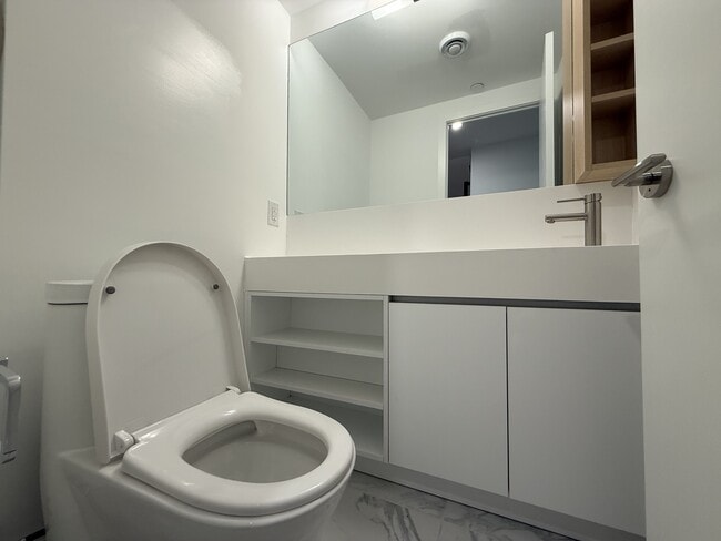Building Photo - 1100 Sheppard Ave W