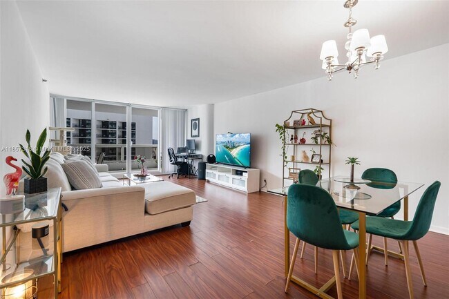 Foto del edificio - 1717 N Bayshore Dr