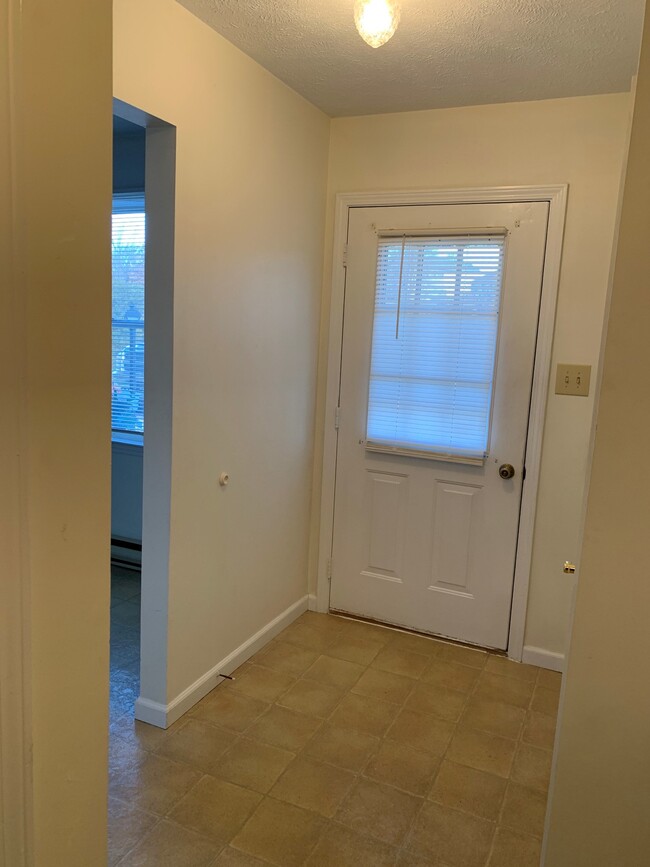 Building Photo - 2864 Fillmore Dr