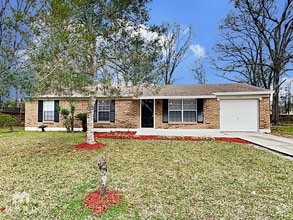 Building Photo - 2716 Pinewood Blvd N