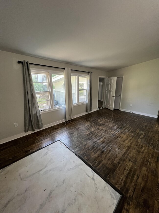 Building Photo - 409 8th St