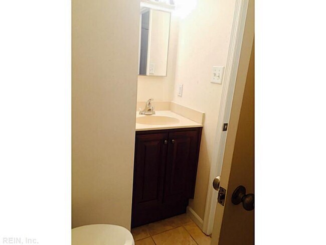 Building Photo - 1530 Hummingbird Ln