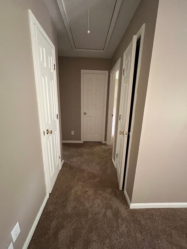 Building Photo - 1135 Spring Creek Cir