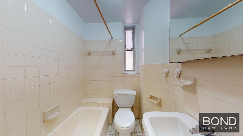 Foto del edificio - 419 E 73rd St