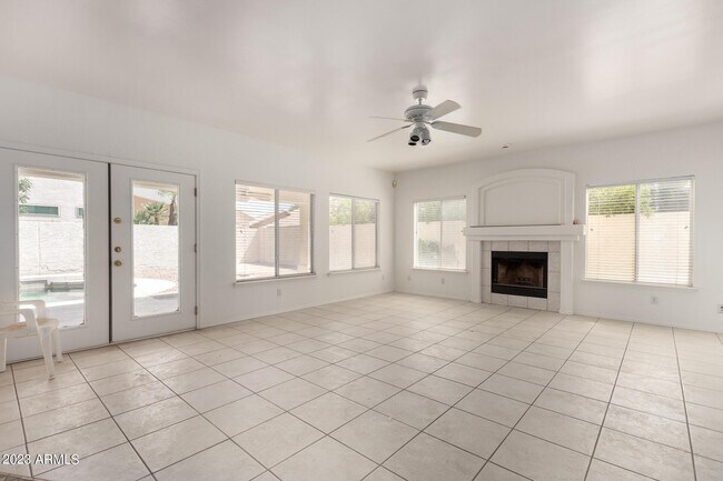 Foto del edificio - 6442 W Victoria Ln