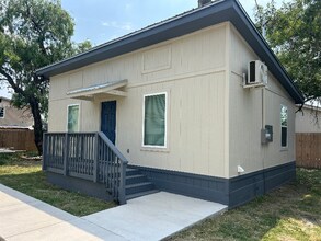 Building Photo - 8413 Jaime Cavazos St