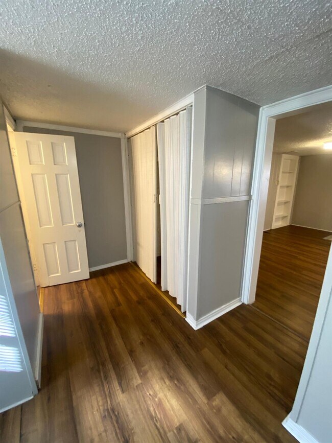 Building Photo - 2429 27th St