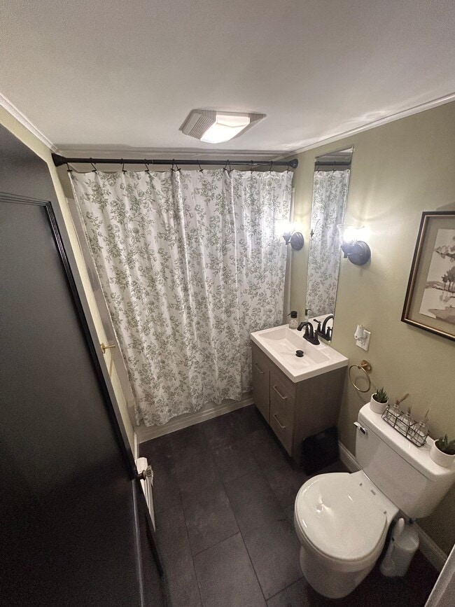 Bathroom - 20 Porter St