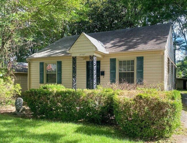 Building Photo - 2 bed, 1 bath near the University of Memphis