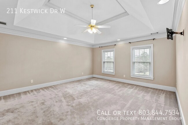 Foto del edificio - 211 Kestwick Dr W