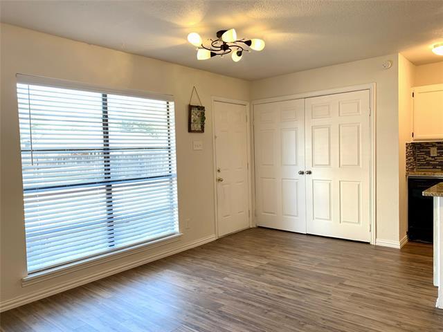 Foto del edificio - 7445 Sandhurst Ln S